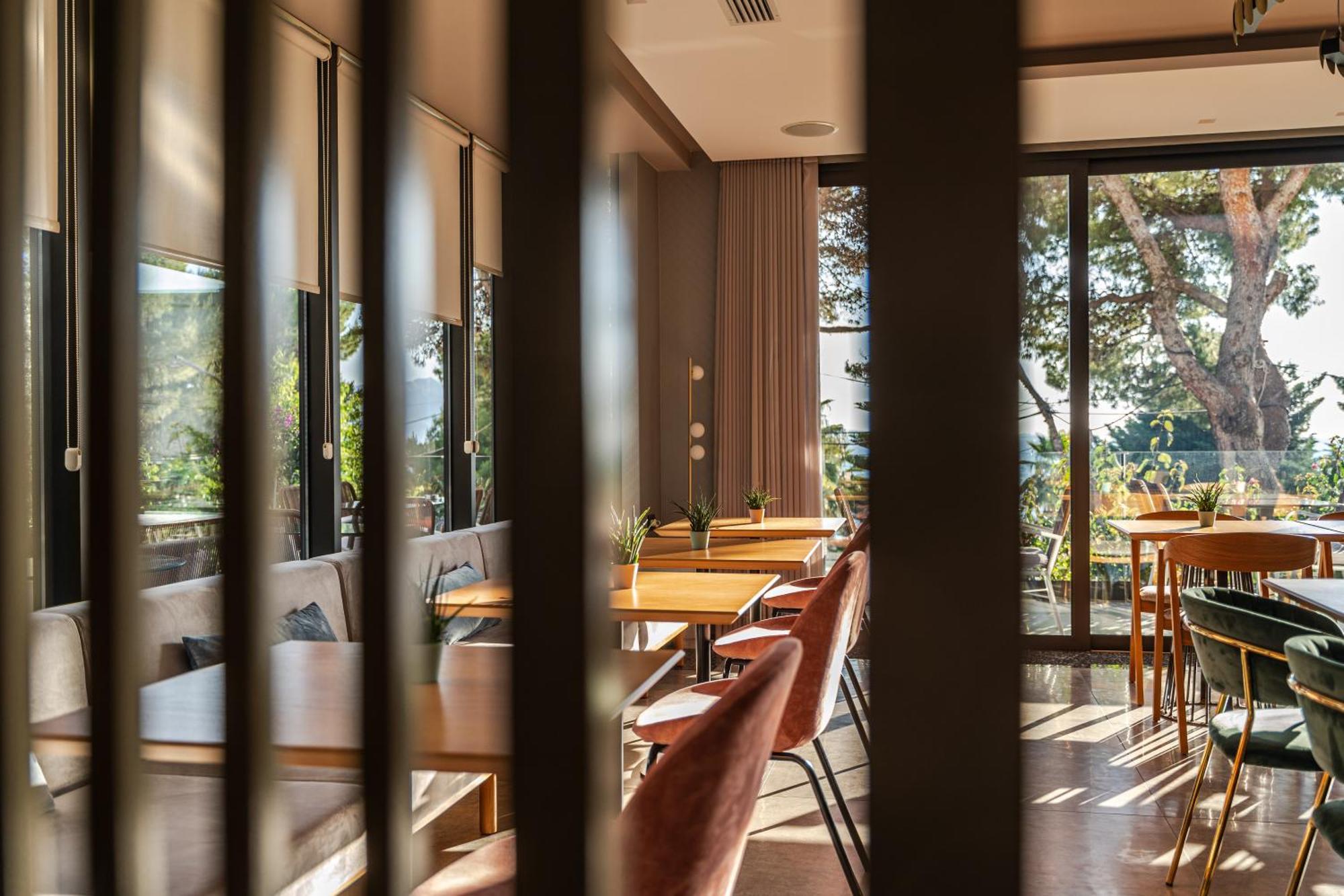 Glow Boutique Hotel & Suites Sarande Bagian luar foto