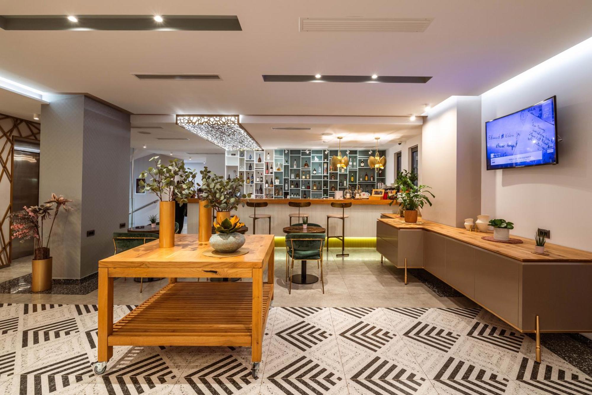Glow Boutique Hotel & Suites Sarande Bagian luar foto